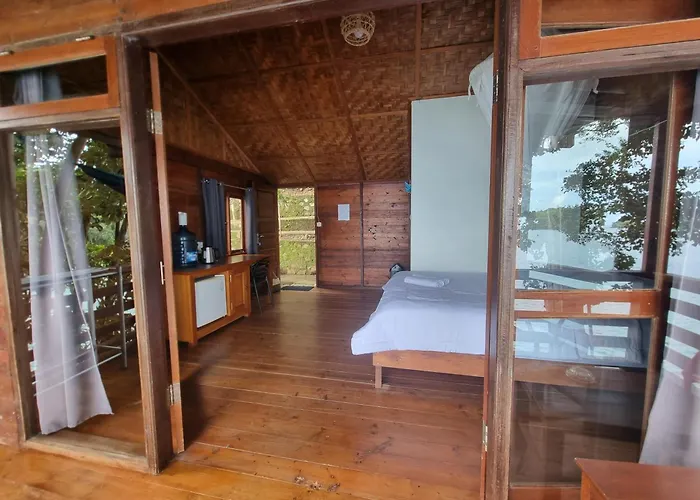 Treetop Guesthouse And Bungalows